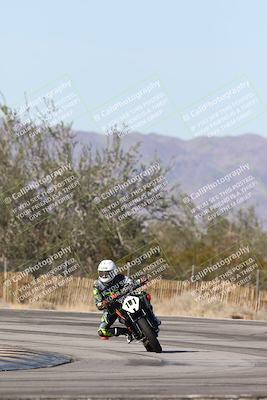 media/Dec-01-2025-Moto Forza (Mon) [[2daa91e15f]]/3-Beginner Group/Session 3 (Turn 3)/